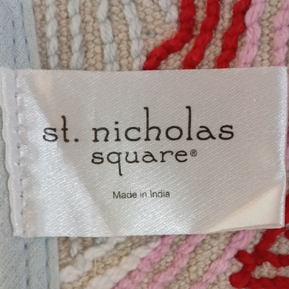 St. Nicholas Polar Bears Rug - Picture 5 of 6